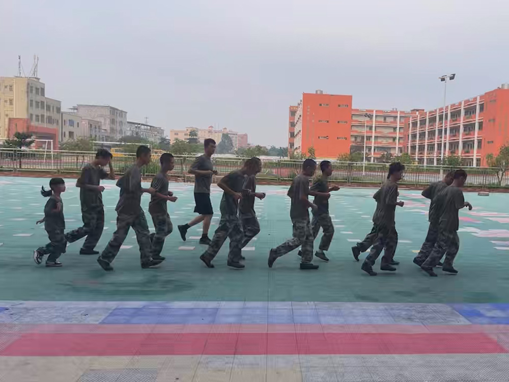 深博士军事化训练+心理辅导+人格重塑助力迷途少年重拾人生方向