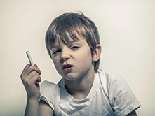 孩子还在读初中，被发现偷偷抽烟，该怎么办？